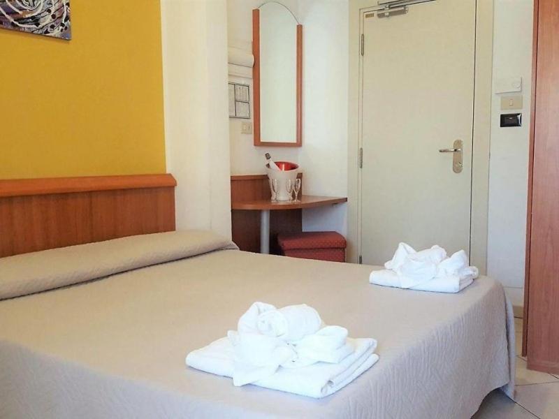 Hotel Bengasi Rimini Bagian luar foto