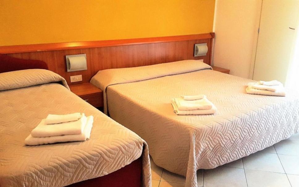 Hotel Bengasi Rimini Bagian luar foto