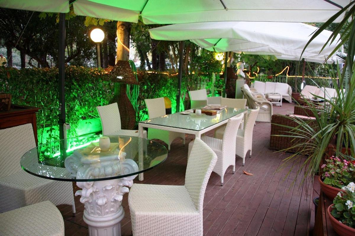 Hotel Bengasi Rimini Bagian luar foto