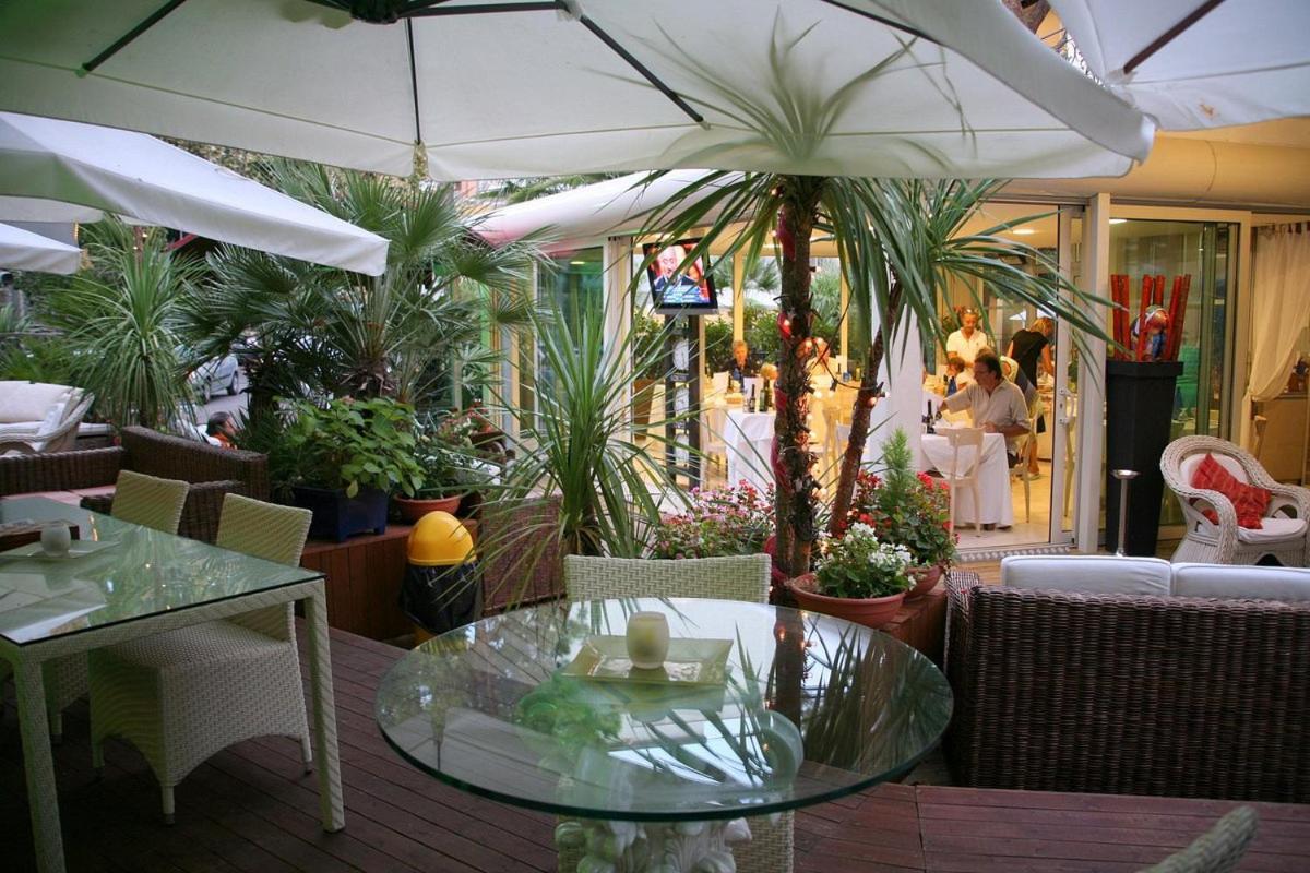 Hotel Bengasi Rimini Bagian luar foto