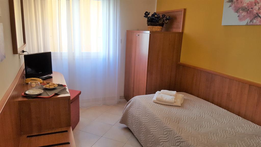 Hotel Bengasi Rimini Bagian luar foto