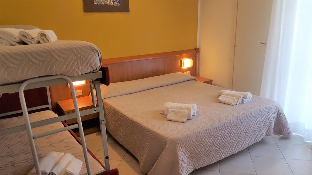 Hotel Bengasi Rimini Bagian luar foto