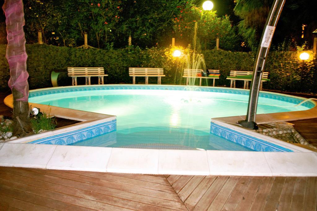 Hotel Bengasi Rimini Bagian luar foto