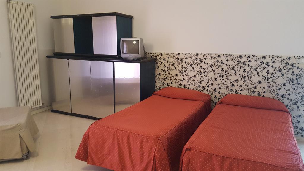 Hotel Bengasi Rimini Bagian luar foto