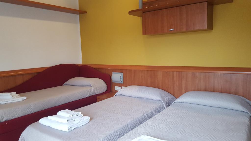 Hotel Bengasi Rimini Bagian luar foto