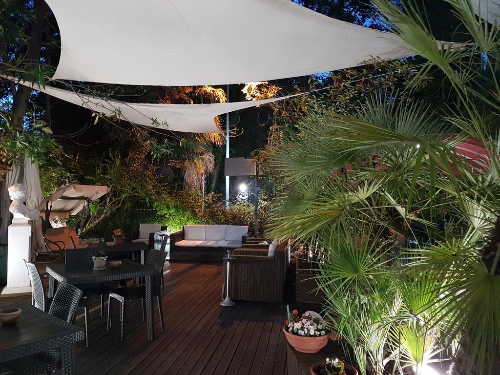 Hotel Bengasi Rimini Bagian luar foto