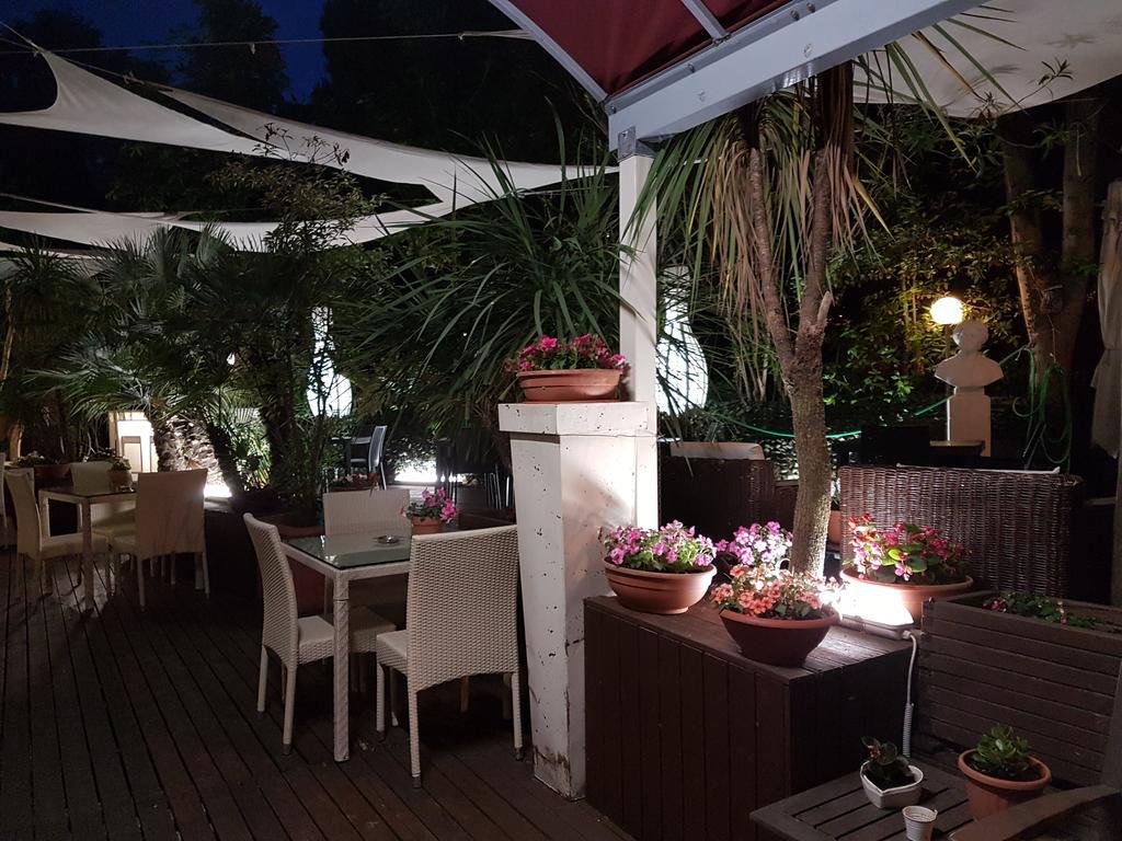 Hotel Bengasi Rimini Bagian luar foto