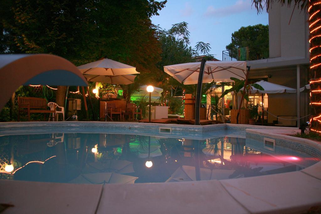 Hotel Bengasi Rimini Bagian luar foto