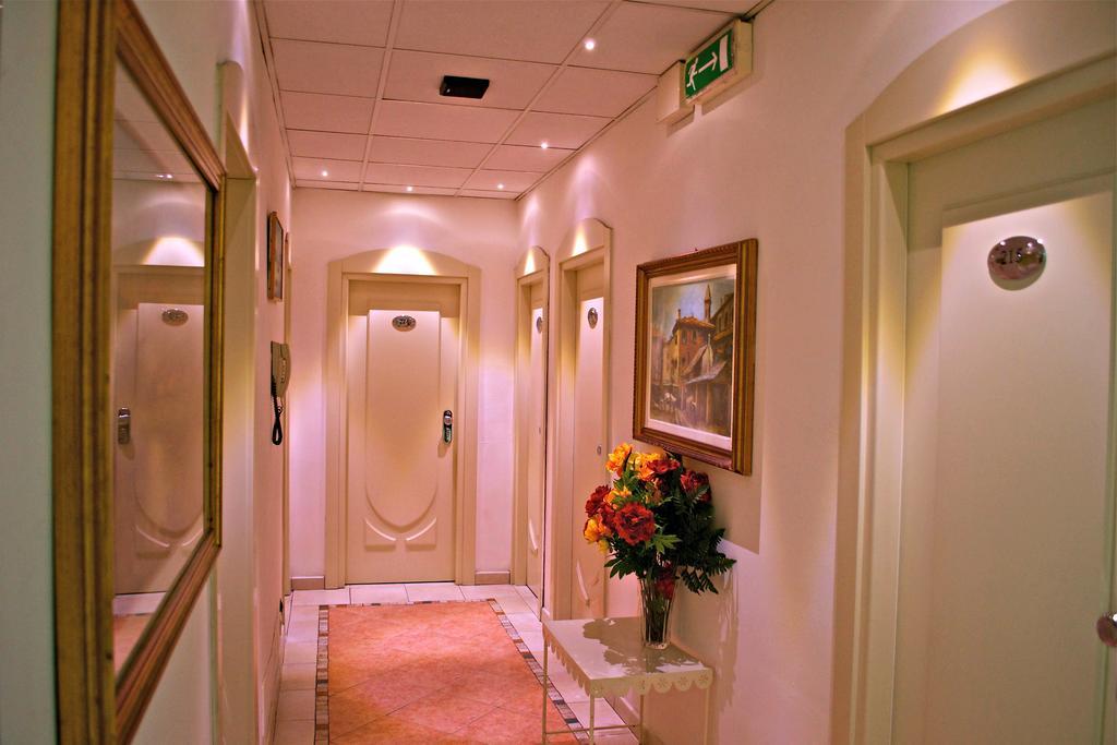 Hotel Bengasi Rimini Bagian luar foto