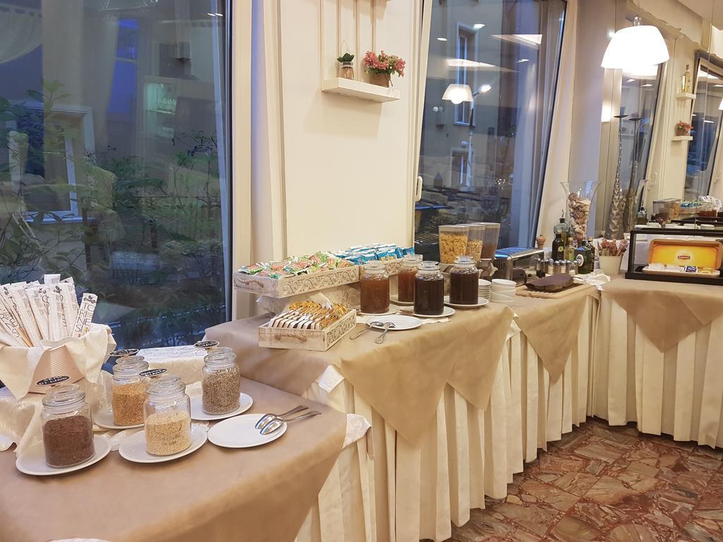 Hotel Bengasi Rimini Bagian luar foto
