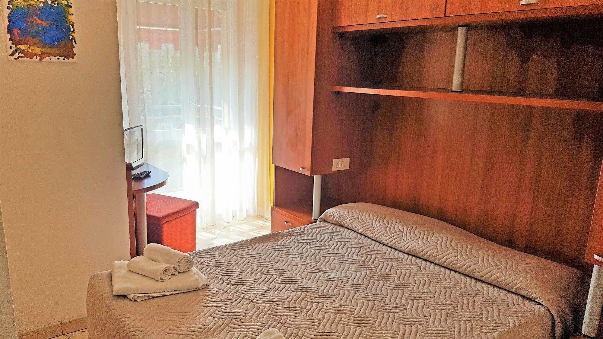 Hotel Bengasi Rimini Bagian luar foto