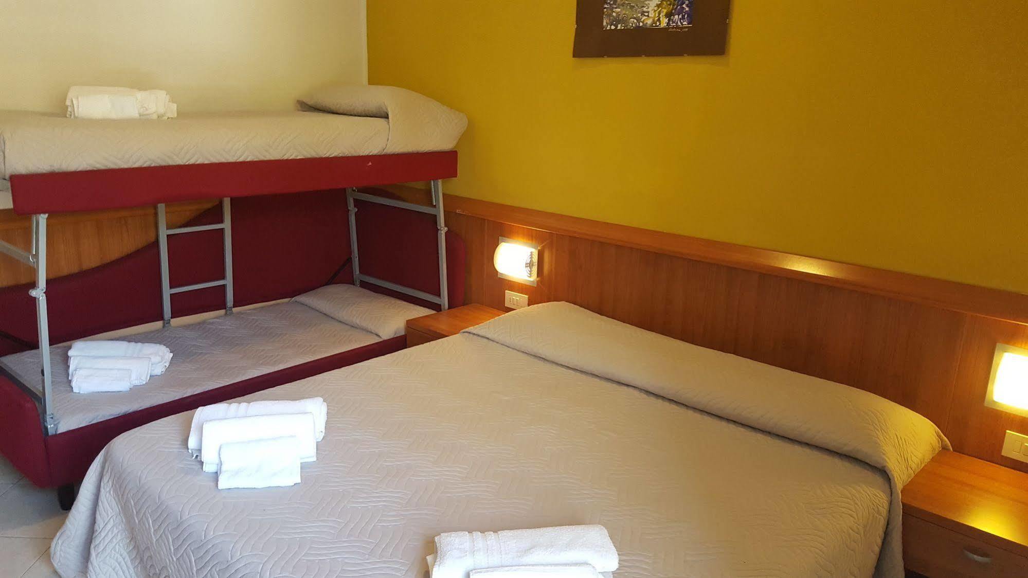 Hotel Bengasi Rimini Bagian luar foto