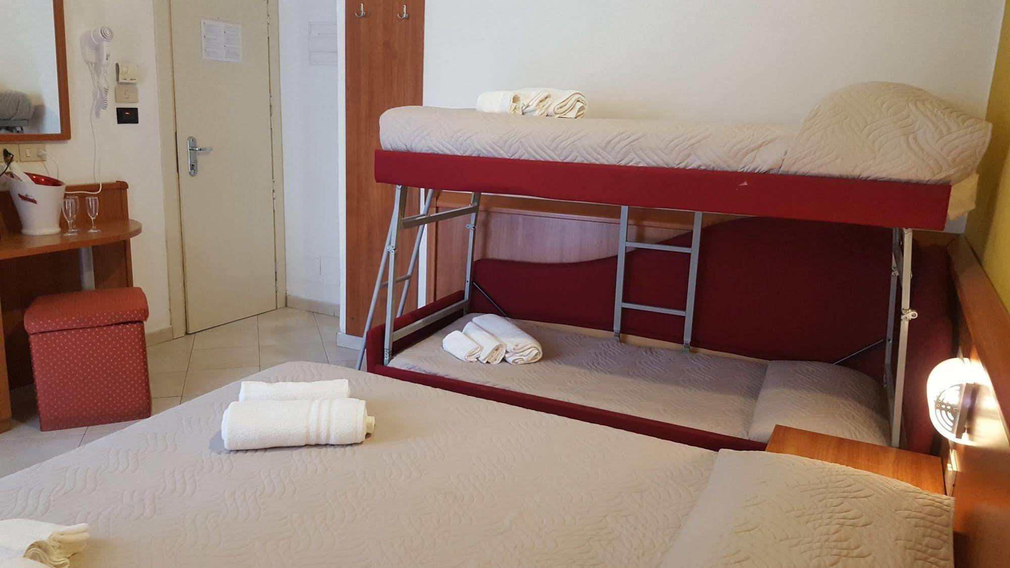 Hotel Bengasi Rimini Bagian luar foto